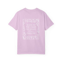 Load image into Gallery viewer, Even In The Chaos His Grace Still Finds Me Shirt - Christian Woman Shirt